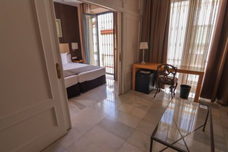 Reserva tu habitacion Junior Suite en el centro de Sevilla