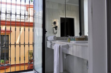 Habitación doble estandar en el centro de Sevilla con baño